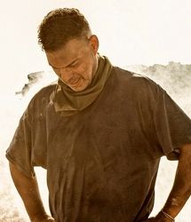 استایل گنگ پیمان معادی در حال شستن خودرو چند میلیاردی