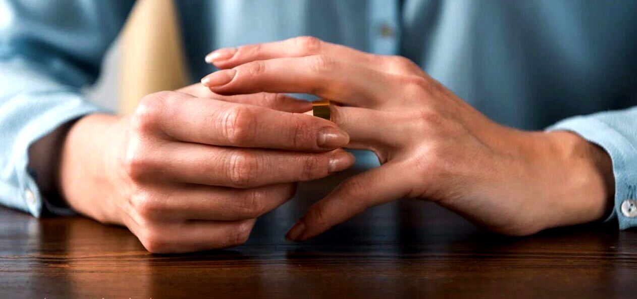 به ارتباط شوهرم با دختر عمه ام شک کردم /نازنین به هر بهانه ای به خانه ما می آمد
