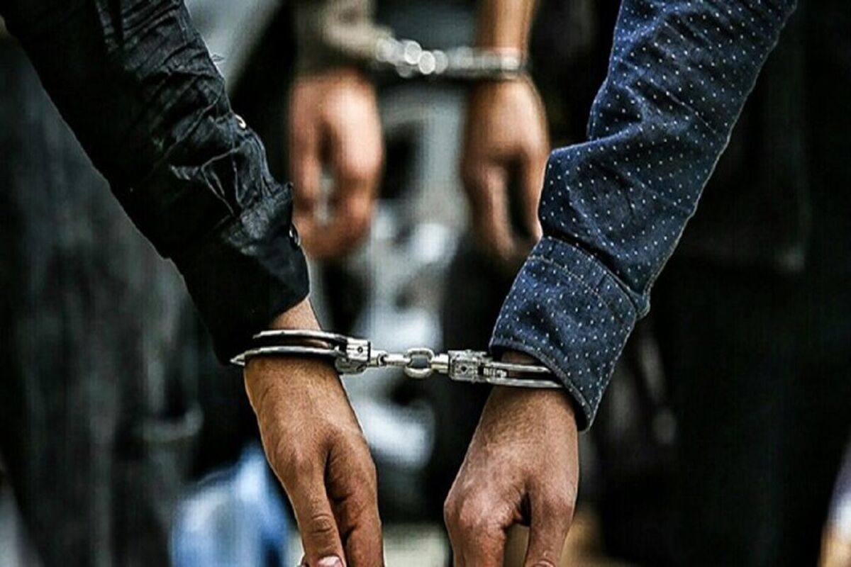به دام افتادن مردی که با لباس زنانه زورگیری می‌کرد