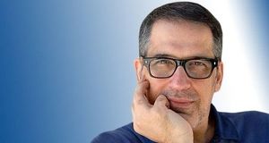 فرهاد جم به صحنه می‌آید