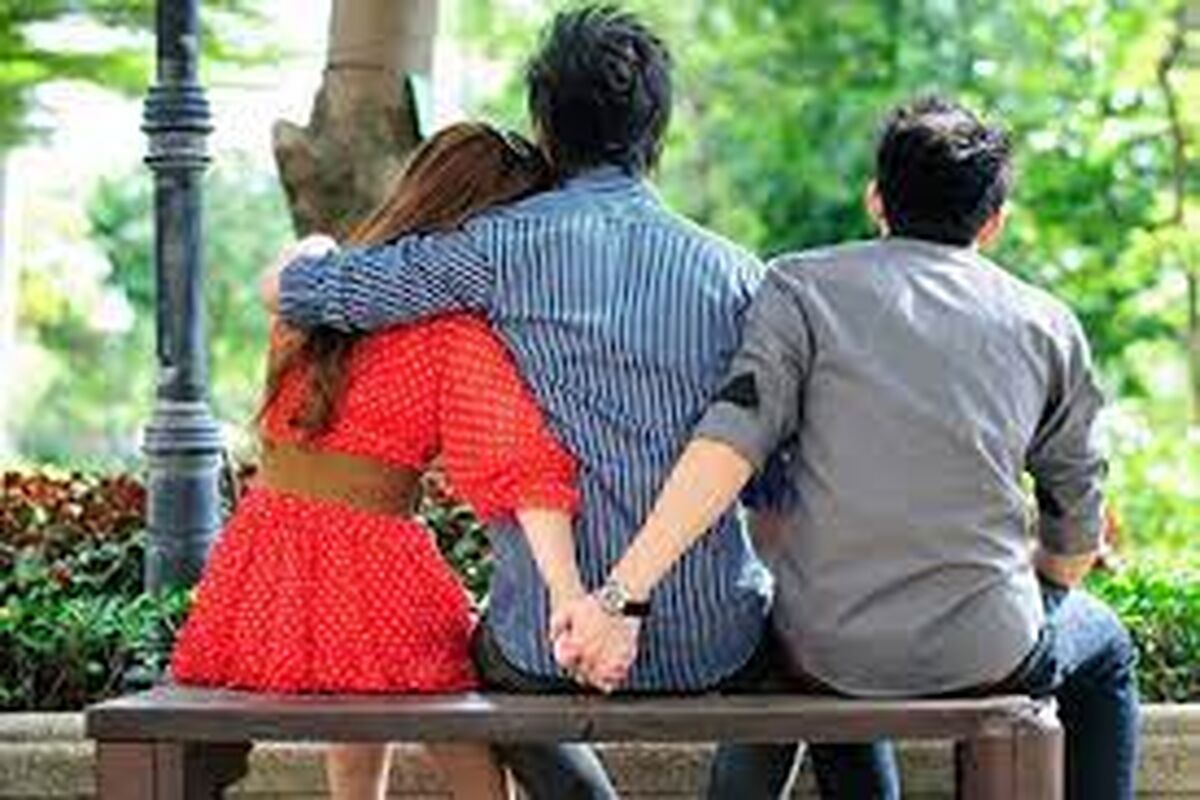 با شوهر و دوست پسرم در یک خانه زندگی می کنیم/ با هر دو همبستر می شوم و مشکلی نداریم!