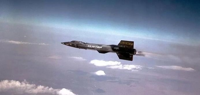 ویژگی هواپیمای هشدار زودهنگام ئی-۳ سنتری آمریکا