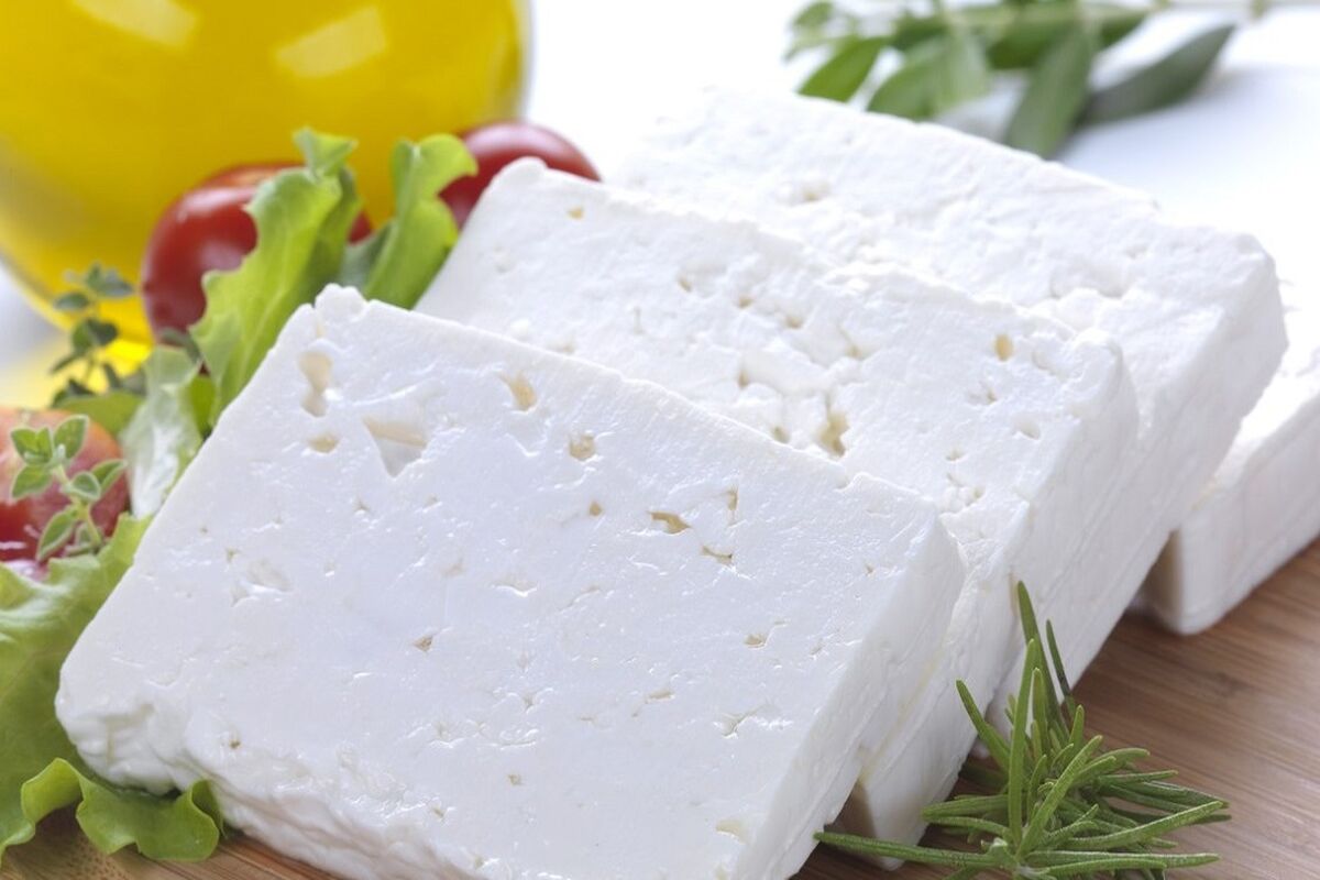 پنیر را چه کسانی استفاده نکنند و چه فوایدی دارد؟