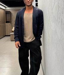 محمدرضا گلزار با شلوارک و عینک جدید!/ عکس