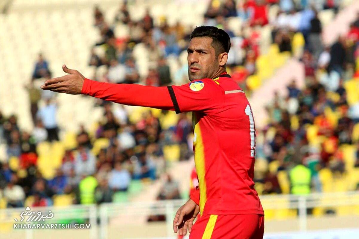 مهدی طارمی با زنو به کمرم زد و دنده‌هایم را شکست