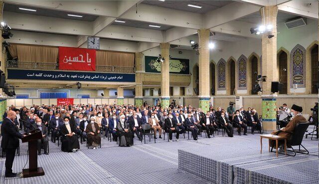 رهبر انقلاب در دیدار با نمایندگان مجلس: سال آخر، سال جبران خلاءها و قصورهاست