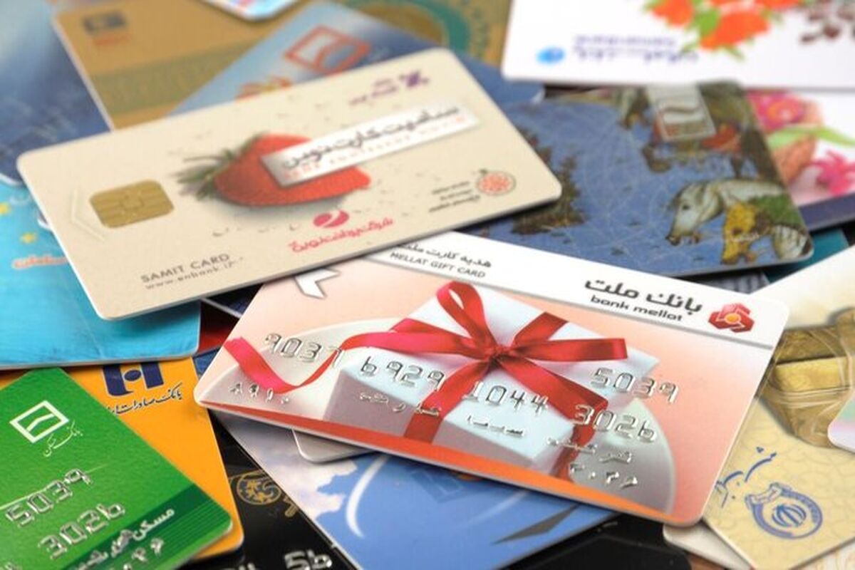 پخش کارت هدیه توسط همسر نماینده مجلس/ این خانم ول کن نیست! + فیلم