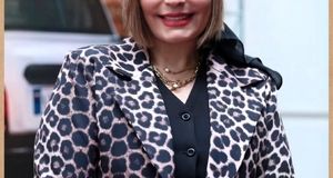 کافه گردی مرضیه آوای باران با استایل رنگارنگ