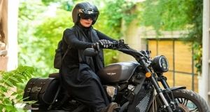 زنان بالاخره گواهینامه موتور می‌گیرند