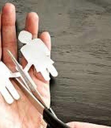 من با دوستان شوهرم می‌رقصیدم و شوهرم فقط نگاه می کرد