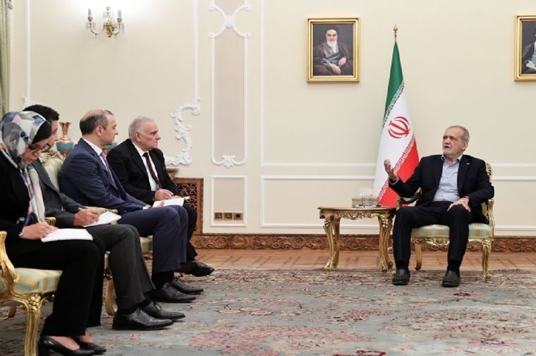 پزشکیان: هیچ قدرت خارجی نباید خللی در روابط دوستانه ایران و ارمنستان ایجاد کند