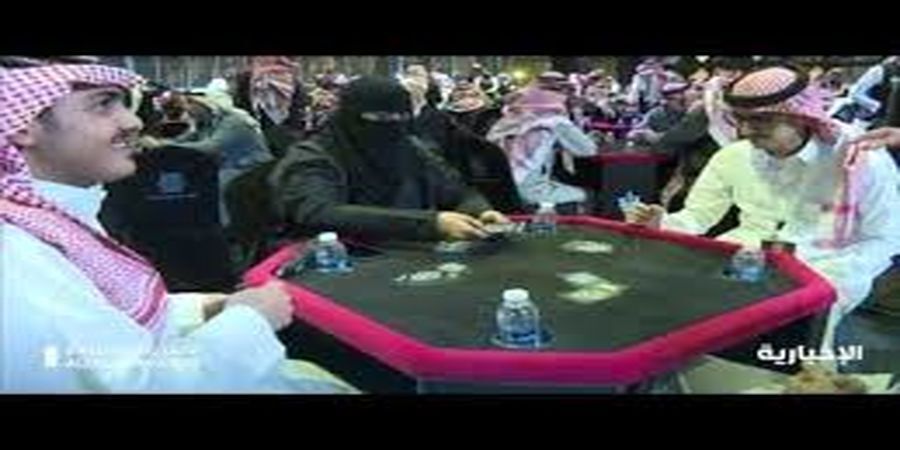 قماربازی آشکار برخی زنان محجبه با مردان!