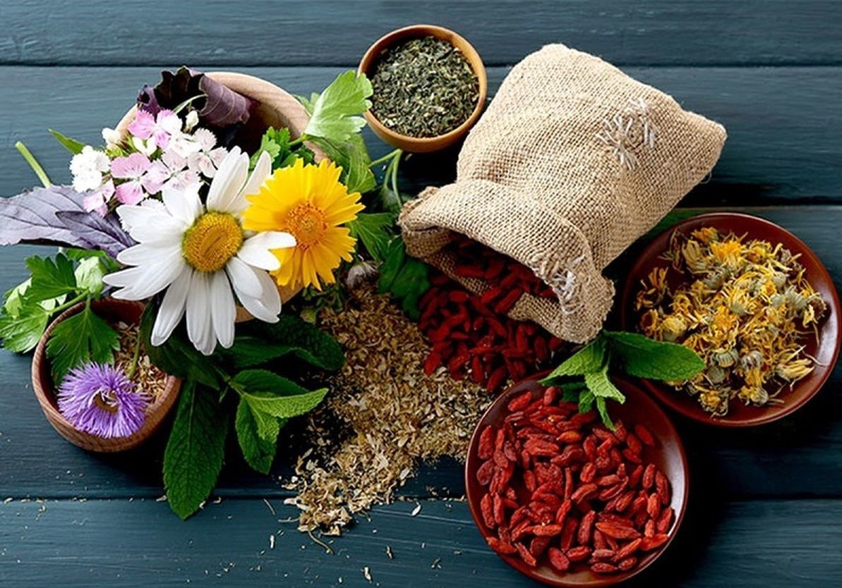 استفاده از گیاهان دارویی برای دوری از عرق کردن زیاد