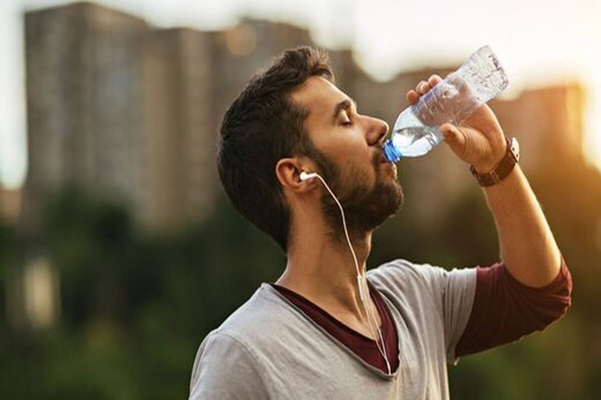 روزانه چند لیتر آب بنوشیم؟
