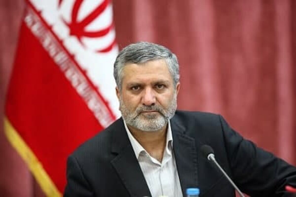 پاسخ وزیر کار درباره علت برداشت یک میلیون تومانی از حقوق بازنشستگان