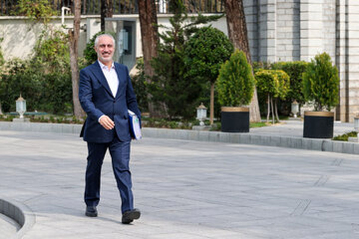 کنایه معاون پزشکیان به مبلغ عیدی دولت