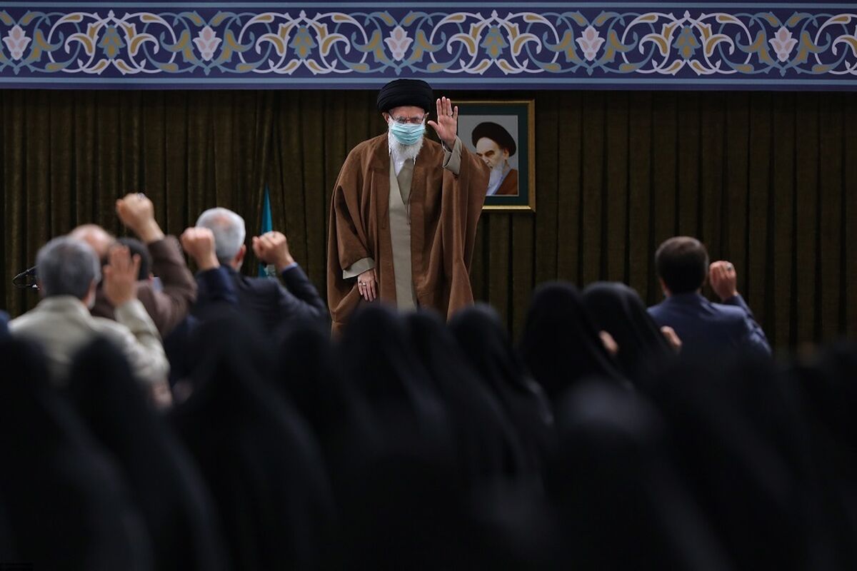 
جمعی از معلمان کشور با رهبر معظم انقلاب اسلامی دیدار می‌کنند
