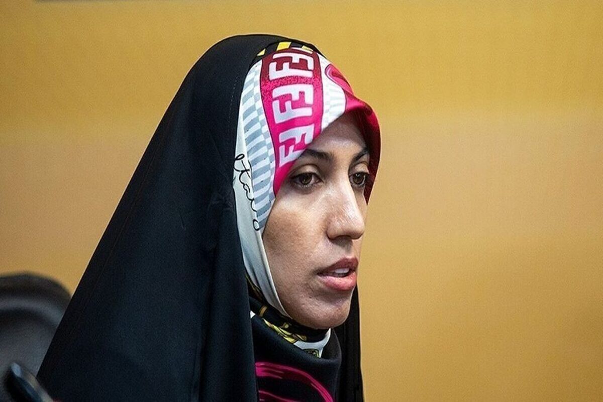  توییت نسنجیده آمنه سادات ذبیح پور و واکنش روزنامه ها+عکس