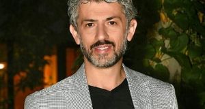 عکس تازه بازیگر «مارمولک» در کنار همسر و دوقلوهایش