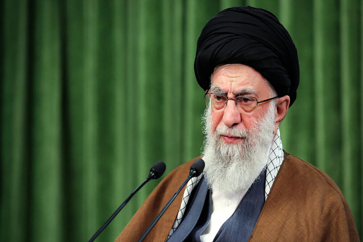 اقامه نماز رهبر معظم انقلاب بر پیکر شهید سید رضی موسوی