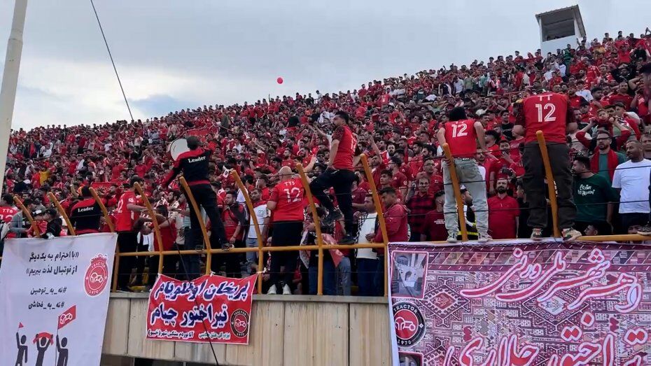 ببینید اتفاق عجیب در بازی تراکتور و شمس آذر؛ پرسپولیسی ها فحش خوردند! 