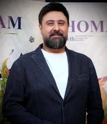 تیپ جوان‌پسند عموپورنگ در کنسرت محمد علیزاده