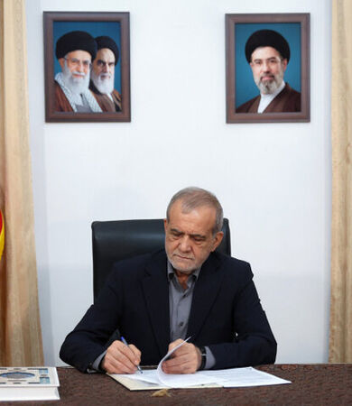  پزشکیان: دولت حمایت از نیروهای نظامی و انتظامی را افتخار خود می‌داند