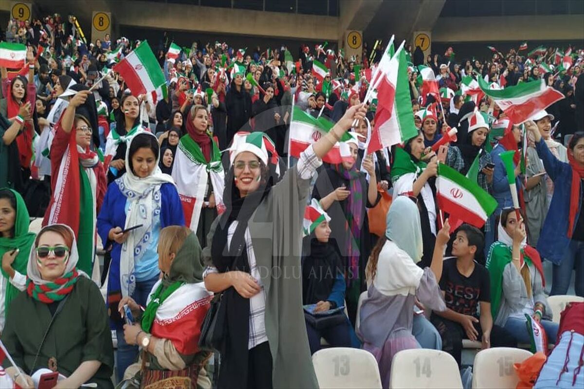کسی دختران ایران را نمی‌بیند؟