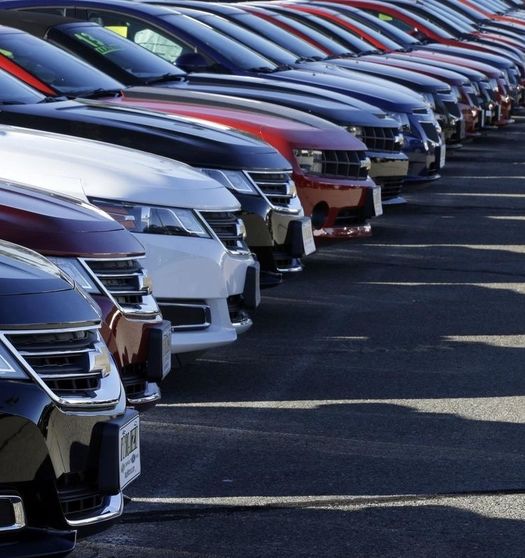 چه کسانی می‌توانند خودرو به کشور وارد کنند؟