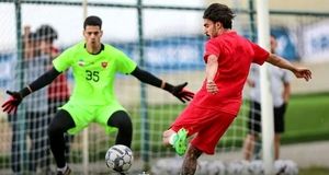 شماره عجیب دروازه‌بان پرسپولیس در تمرینات!