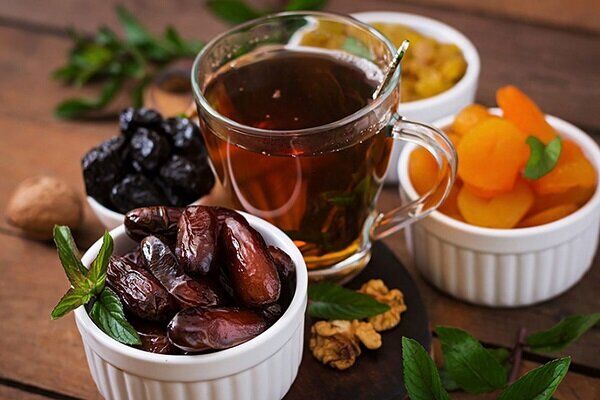 فواید بی‌نظیر افطار با چای و خرما