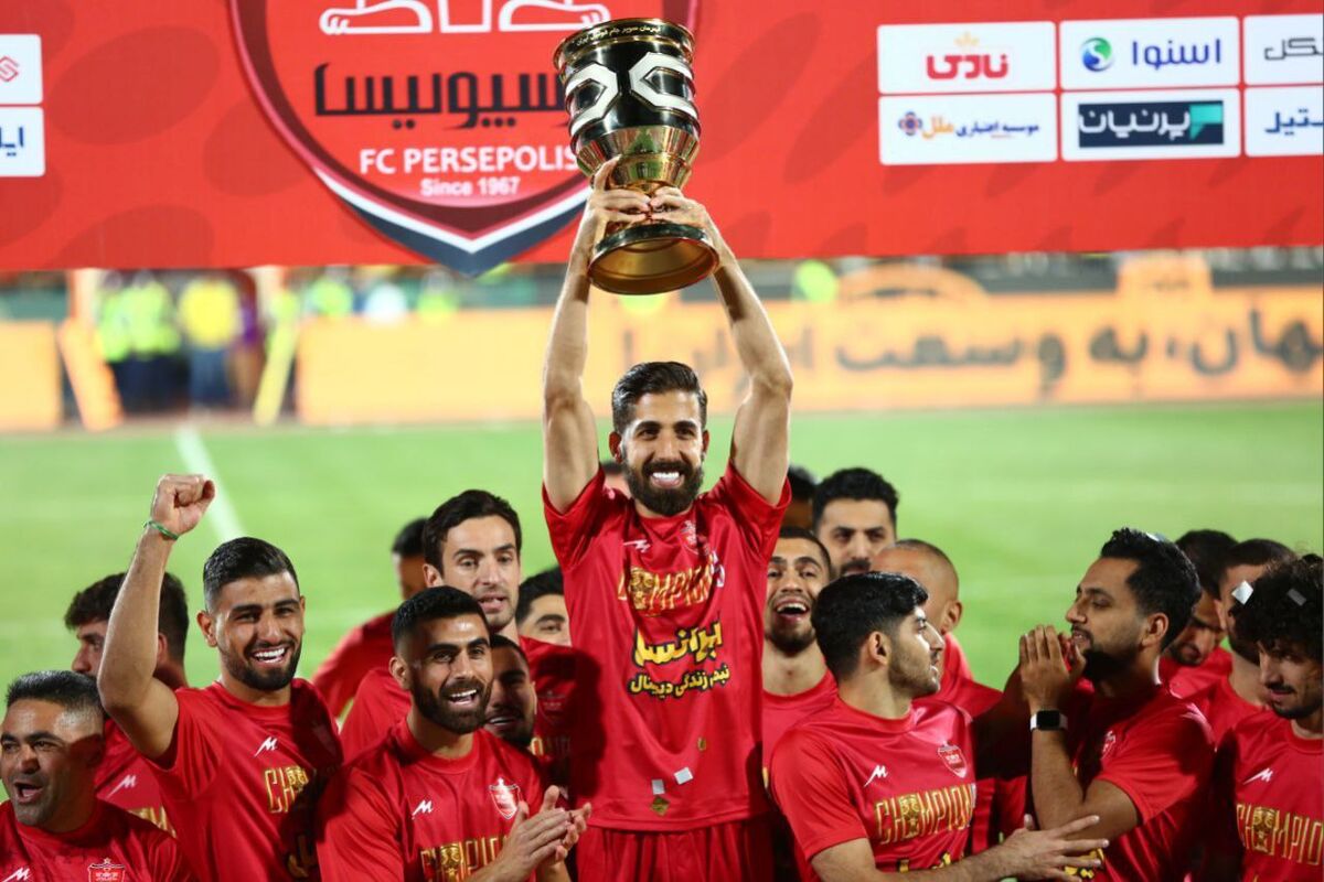استایل قهرمانی فرشاد فرجی و همسرش با جام طلایی در منزل!+عکس